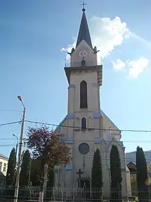 Biserica romano-catolică „Sf. Ana”  din Vișeu de Sus (Oberwischau). În acest lăcaș de cult se celebrează în mod regulat și azi slujbe în limba germană.