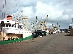 Nave de pescuit trase la cheu în IJmuiden