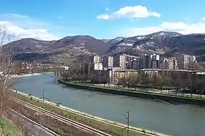Zenica văzut de pe râul Bosna