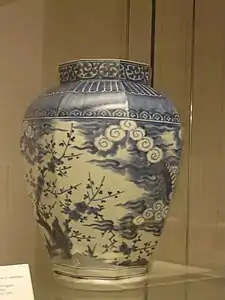 Vas japonez cu decor albastru