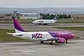 Aeronave Wizz Air și Tarom la Suceava