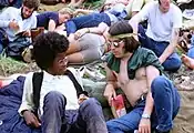 Doi hippie la Woodstock