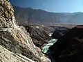 Râul Yangtze lângă  Cheile Săritura Tigrului (Tiger Leaping Gorge)