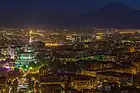 Opera (în stânga, față) cu panorama Erevanului