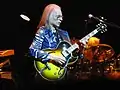 Steve Howe cu o chitară Gibson ES-175D