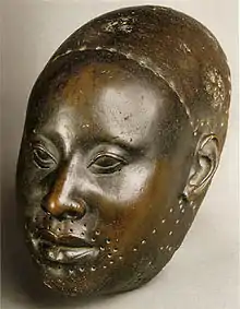 Cap sculptat în bronz în secolul al XII -lea de oameni ai populației Yoruba, Ife, Nigeria.