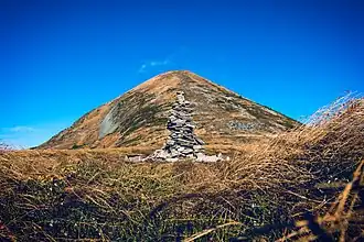 Vârful Hovârla văzut de pe vârful Mala&nbsp;Hoverla