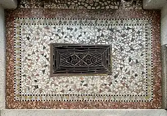 Podea la intrarea Bulevardul Hristo Botev nr. 26, București, dată necunoscută, arhitect necunoscut