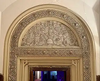 Ornamentație complexă cu noduri și frânghi - Așezămintele Brătianu, București