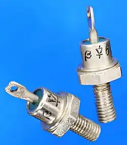 Diode tip 6SI8, diode cu siliciu, redresoare, 6.8A, 800 V, fabricate la IPRS Băneasa, România
