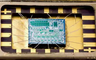 AD571 primul circuit monolitic de tip ADC pe 10-biţi produs de Analog Devices în anul 1978