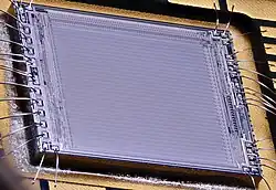 fotografia pastilei de siliciu pentru circuitul AT28HC256 EEPROM 256K (32K x 8)