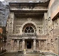 Peștera 19 a Pașterilor Ajanta (Maharashtra, India), o sală de tipul chaitya din secolul al V-lea d.Hr.