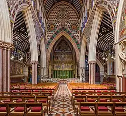 Arhitectura neogotică - Interiorul Bisericii Tuturor Sfinților (Londra), 1850-1859, de William Butterfield