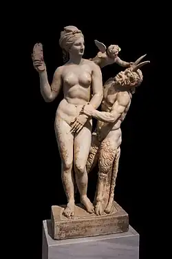 Grup fromat din Afrodita, Pan și Eros; circa 100 î.Hr.; marmură; înălțime (fără bază): 1,32 m; Muzeul Arheologic Național (Atena)