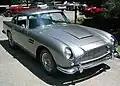 Aston Martin DB5, cunoscut din seria filmelor cu James Bond