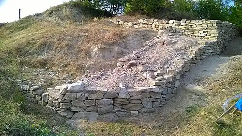 Ruinele de sud-est ale cetății Unguraș (monument istoric)