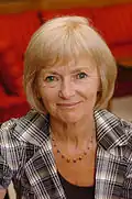 3 decembrie: Glenys Kinnock, politiciană britanică, membră al Parlamentului European