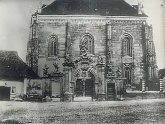 Poarta barocă a curţii de vest