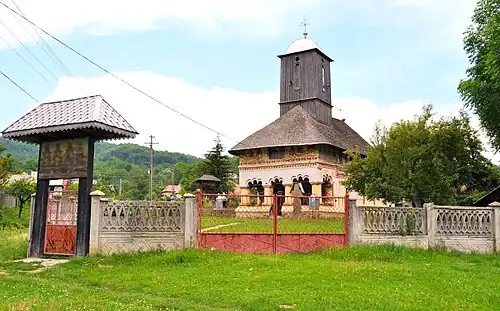 Biserica Sfinții Trei Ierarhi din Genuneni