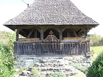 Biserica de lemn din Nadăşa: prispa