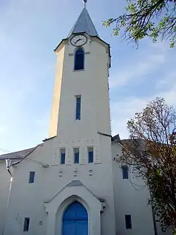A înlocuit biserica medievală demolată în 1920
