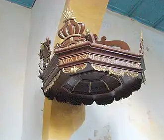 Coronamentul amvonului