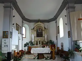 Nava spre altar