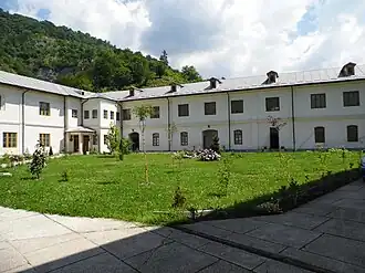 Mănăstirea Bistrița - curtea