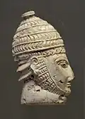 Cap de luptător; 1300-1200 î.Hr.; fildeș; înălțime: 8 cm; Muzeul Național de Arheologie (Atena)