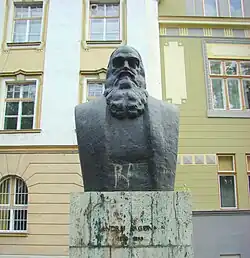 Bustul lui Andrei Șaguna din Parcul Astra, 1973, realizat de Gyenge Imre.