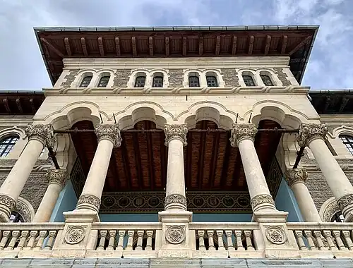 Arcada trilobată - Castelul Cantacuzino, Bușteni