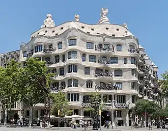 Casa Milà de Antoni Gaudí (1906–1912)