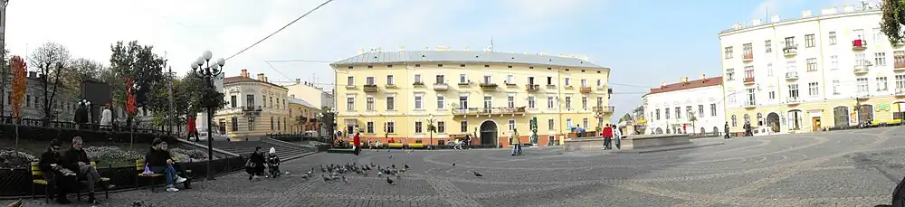 Piața din fața hotelului Bristol - Cernăuți