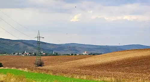 Cetatea de Baltă, panoramă dinspre Tătârlaua cu castelul Bethlen-Haller în partea dreaptă
