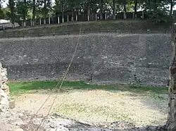 Zidul de contraescarpă văzut din cetate