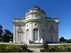 Château de Bagatelle din Paris, un mic château neoclasic, 1777, de François-Joseph Bélanger
