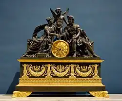 Ceas care îi înfătișează pe Marte și Venus, o alegorie a nunții lui Napoleon cu Marie Louise din 1810; de faimosul bronzier Pierre-Philippe Thomire; circa 1810; bronz aurit (bronz doré) sau patinat; înălțime: 90&nbsp;cm; Luvru