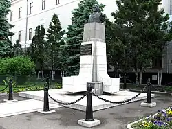 Bustul lui Gheorghe V. Avramescu din Piața Ștefan cel Mare din Cluj-Napoca