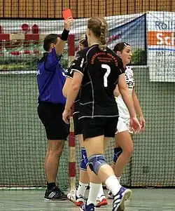 Cartonaș roșu de penalizare în sport pentru încălcarea gravă a regulilor