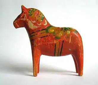 Cal de lemn pictat în stilul kurbits