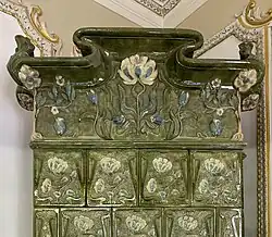 Partea de sus a unei sobe din Muzeul George Severeanu din București