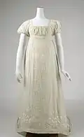 Rochie, inspirată de moda greco-romană; circa 1804; bumbac; Muzeul Metropolitan de Artă