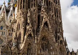 Fațada Nașterii Sfintei Sagrada Familia, un sit al Patrimoniului Mondial UNESCO din 2005