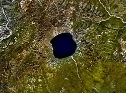 Exemplu de lac meteoriticFotografie din satelit a lacului Elgâgâtgân din Regiunea Ciukotka, Rusia