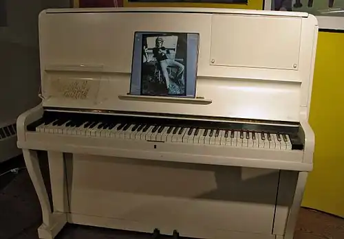 Pianul din 1910 la care Elton John a compus primele sale cinci albume
