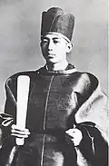 Prințul Hirohito în costum tradițional(1916).