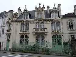 Casa 30 bis de pe Rue Thiers (Strasbourg, Franța), cu influențe neogotice la acoperiș și la ferestrele acoperișului, 1906