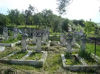 Cimitirul Eroilor Români din cel De-al Doilea Război Mondial amplasat în curtea Bisericii Ortodoxe