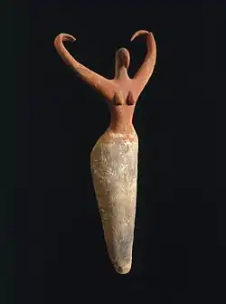 Figurină feminină; circa 3600 î.Hr.; teracotă; 29,2 × 14 × 5,7 cm; de la Ma'mariya (Egipt); Muzeul Brooklyn (New York City)